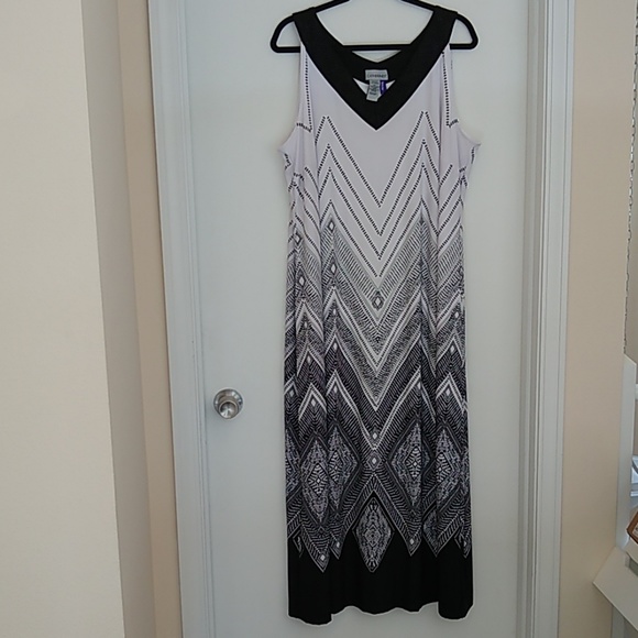 Catherines Dresses & Skirts - Catherine's black & white petite maxi dress